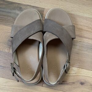 Keen Women's Sandals in Taupe, Size 5